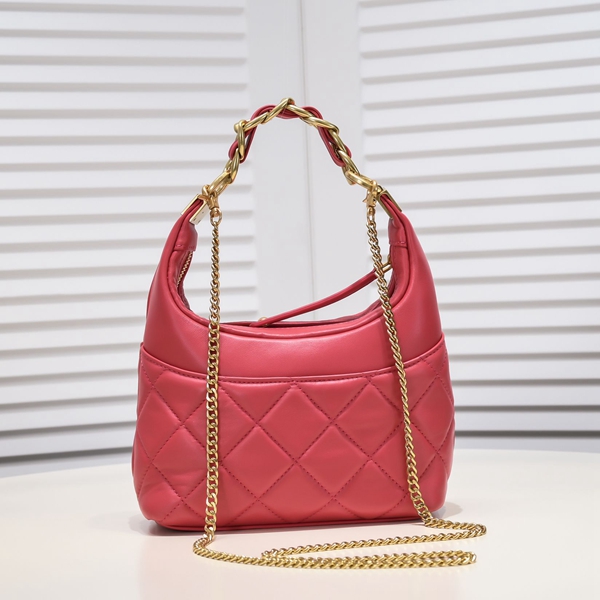 シャネルバッグ側面デザイン